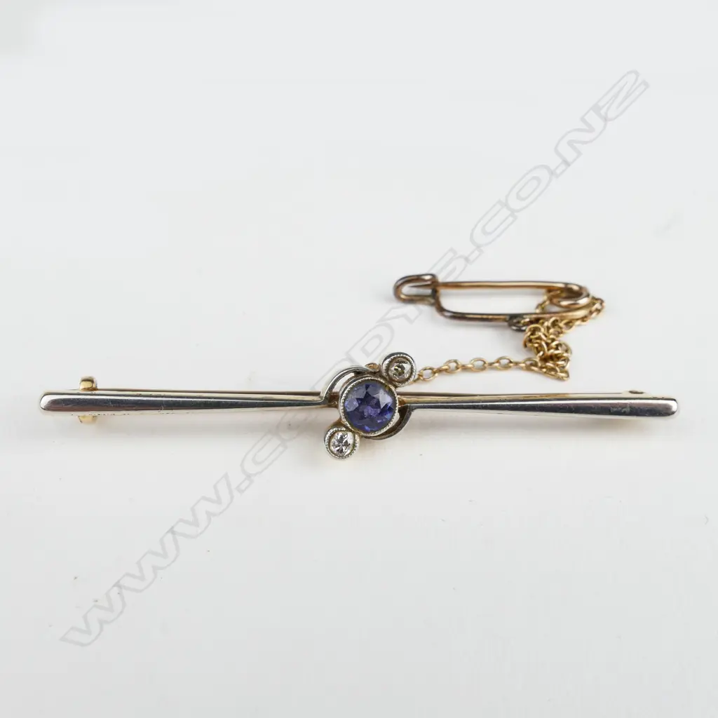 A 15ct. gold sapphire and diamond brooch Image 1++