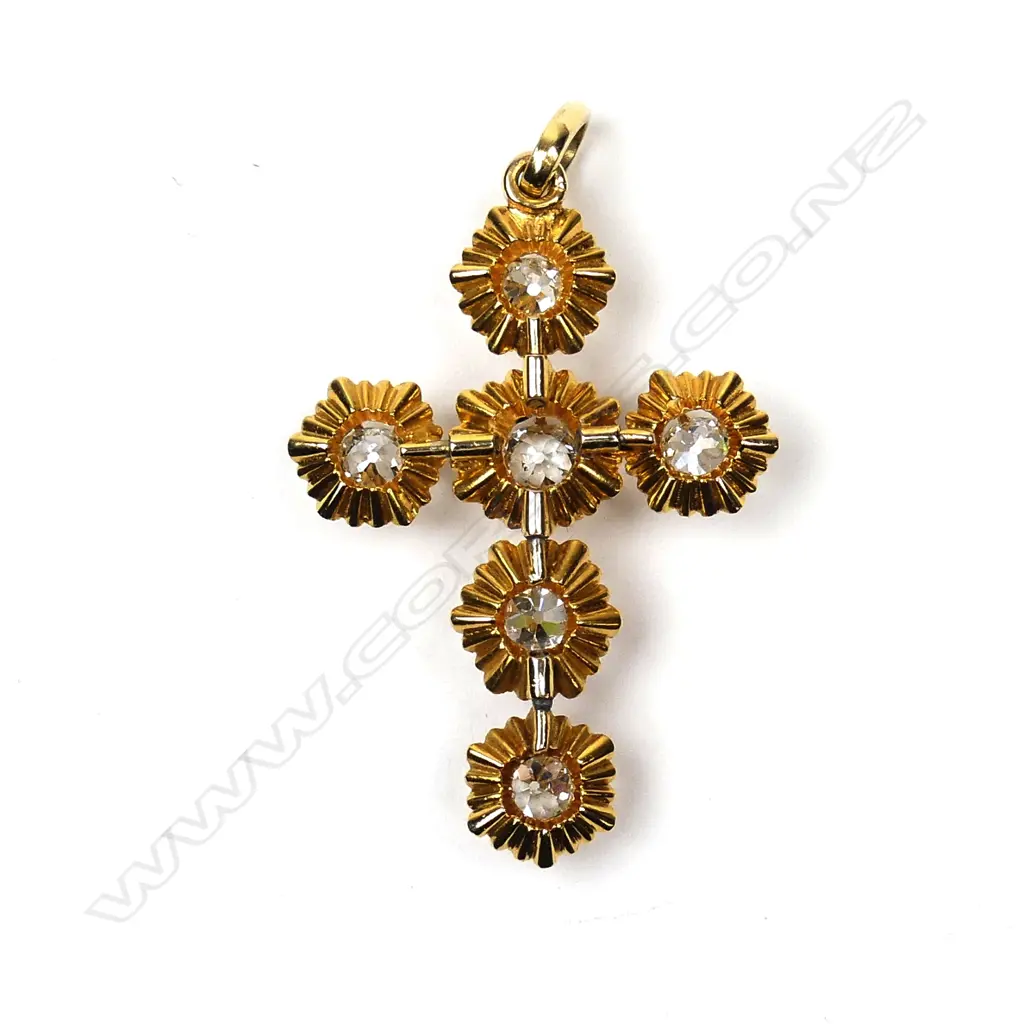 An 18ct gold and diamond set cross Image 1++
