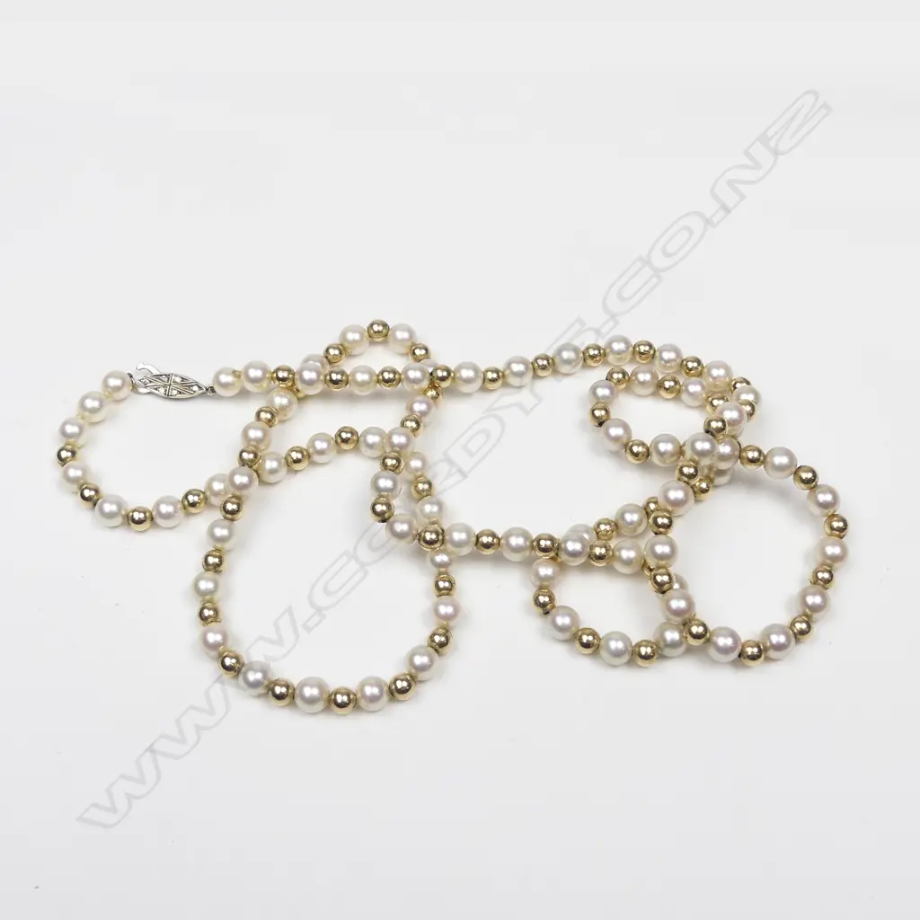 A 9ct gold and cultured pearl necklace Image 1++