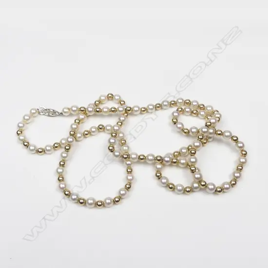 A 9ct gold and cultured pearl necklace