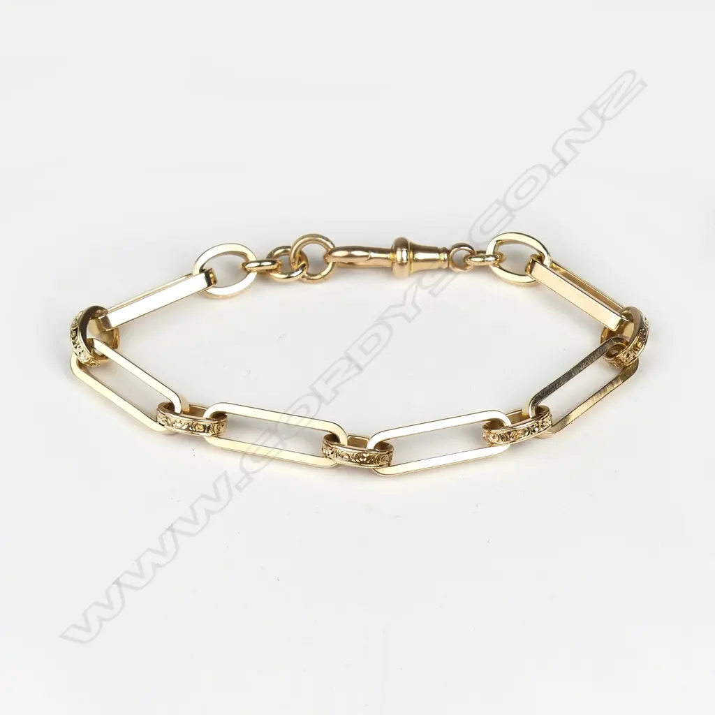 A  vintage 15ct. yellow gold heavy rail link bracelet Image 1++