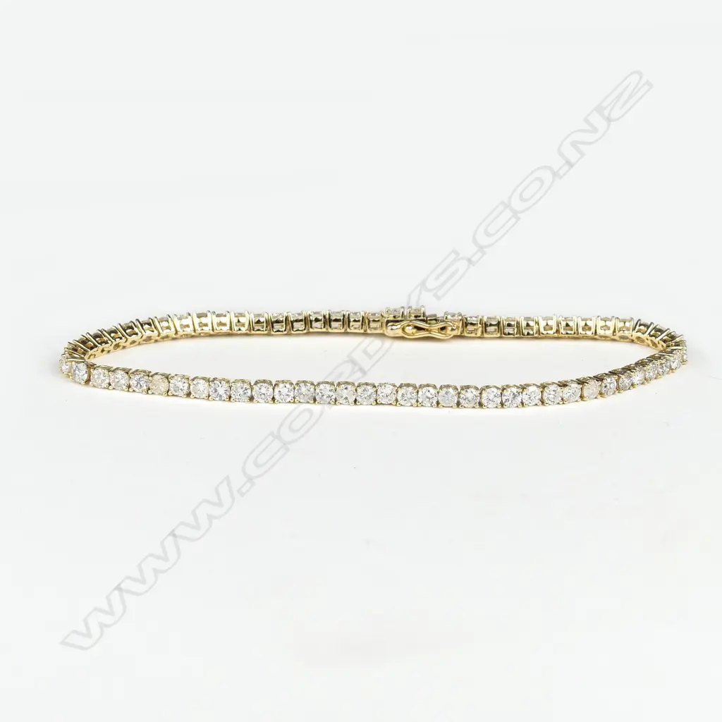 A 14ct gold and diamond tennis bracelet Image 1++