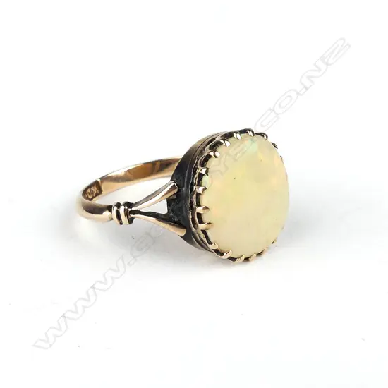 An early 20thC 9ct. rose gold and opal dress ring