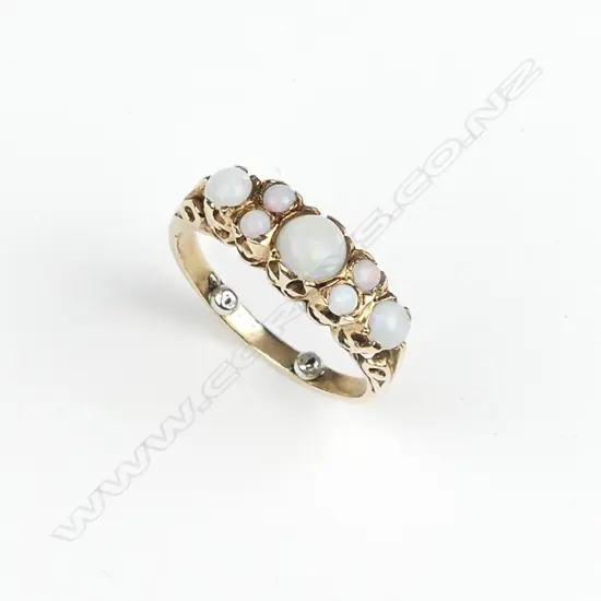 A 9ct gold and opal ring