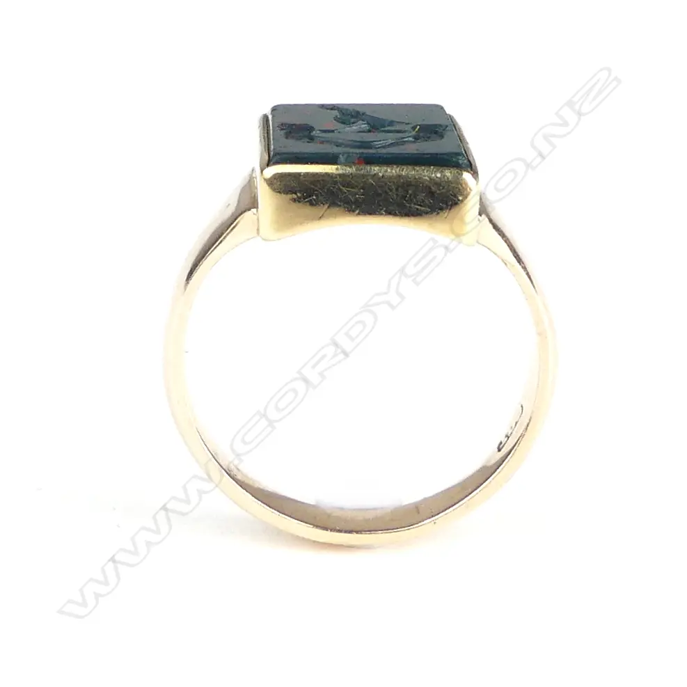 A vintage 9ct. yellow gold seal ring Image 1++