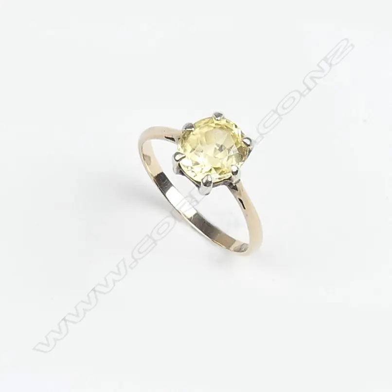 An estate 18ct. yellow gold and golden sapphire dress ring Image 1++