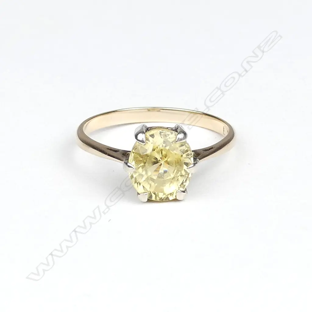 An estate 18ct. yellow gold and golden sapphire dress ring Image 1++