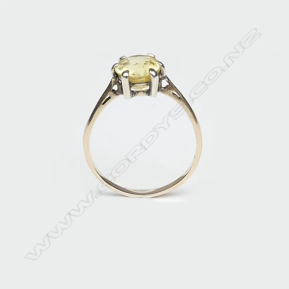 An estate 18ct. yellow gold and golden sapphire dress ring Image 1++