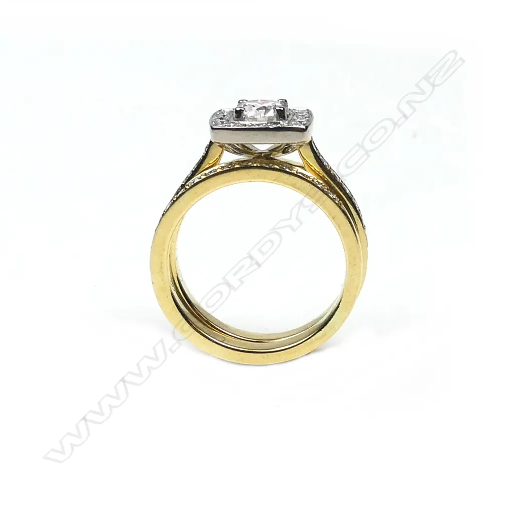 An 18ct yellow and white gold diamond ring set Image 1++