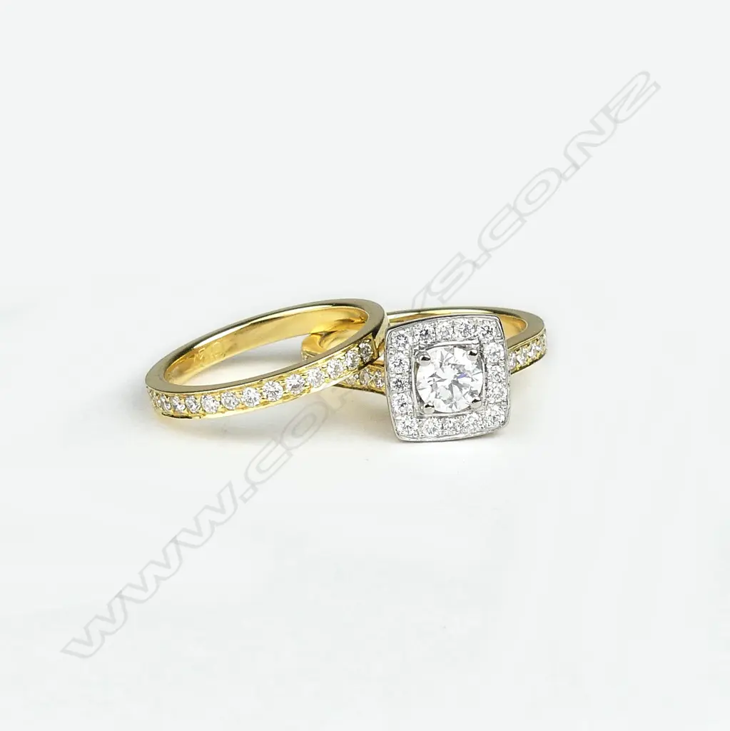 An 18ct yellow and white gold diamond ring set Image 1++