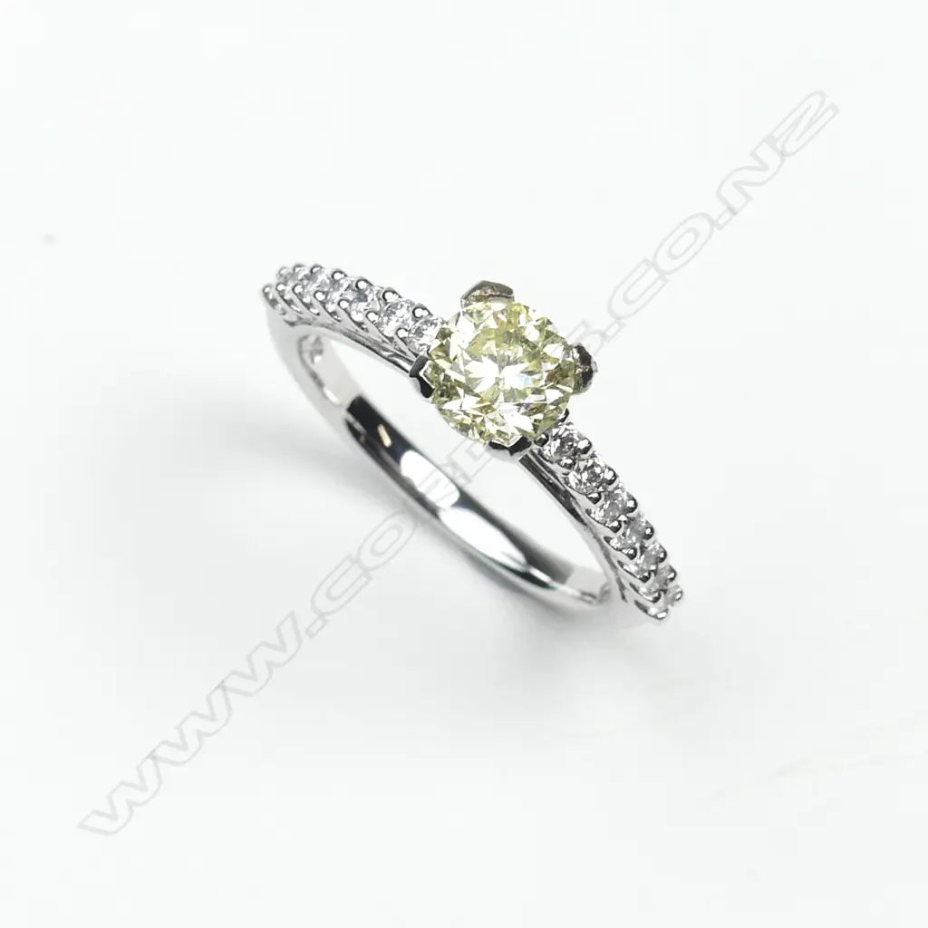 An 18ct white gold and diamond ring Image 1++