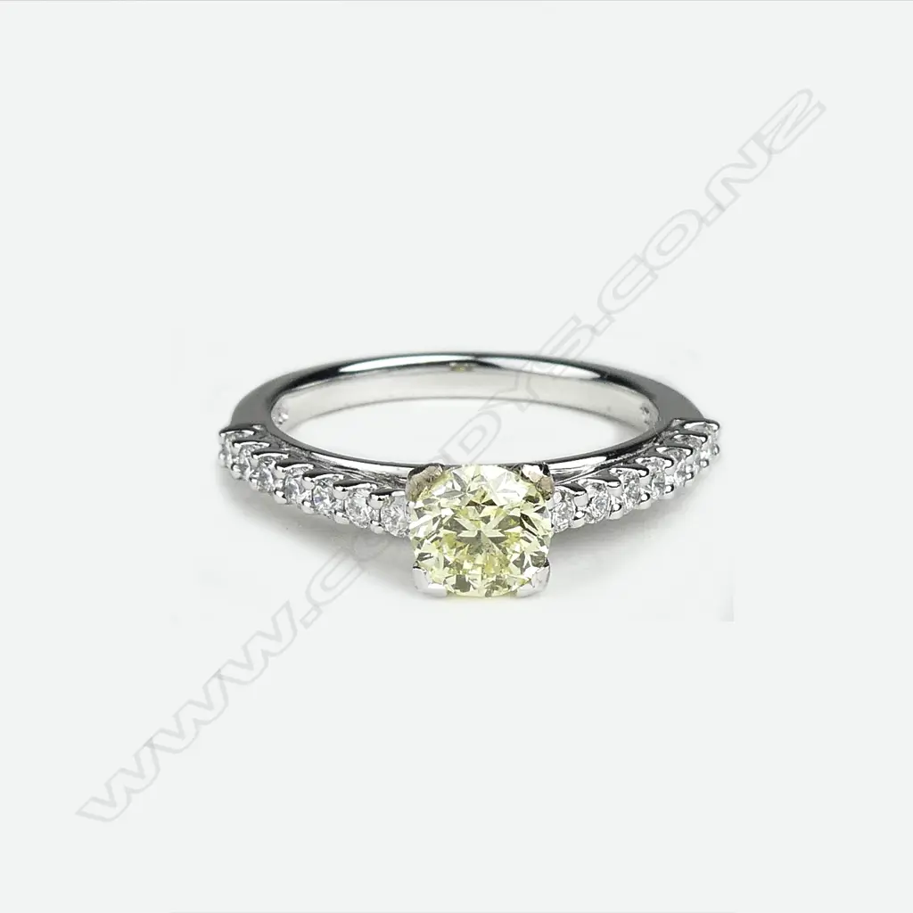 An 18ct white gold and diamond ring Image 1++