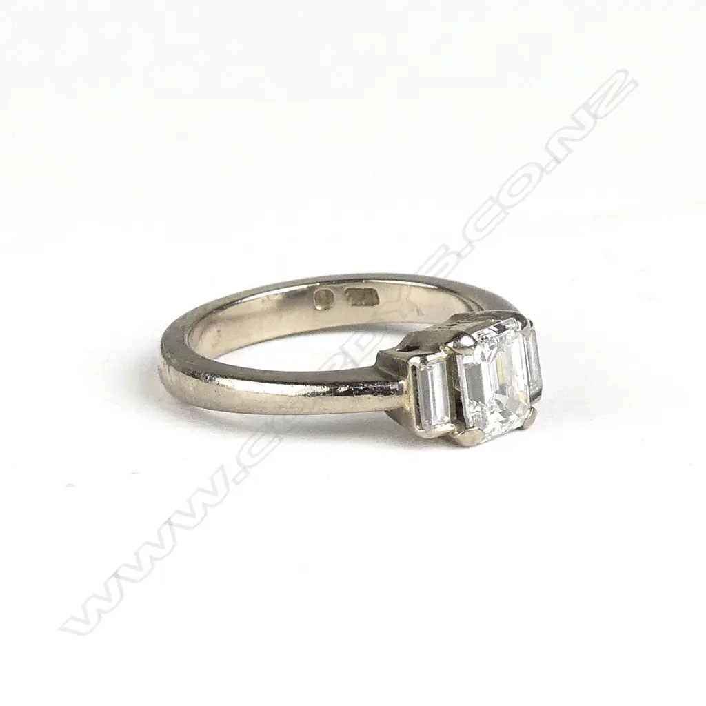 An 18ct white gold and three stone diamond ring Image 1++