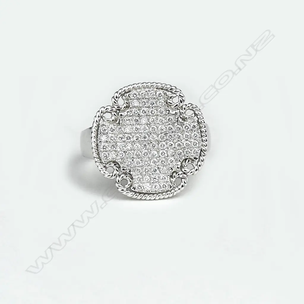An 18ct white gold and diamond ring Image 1++