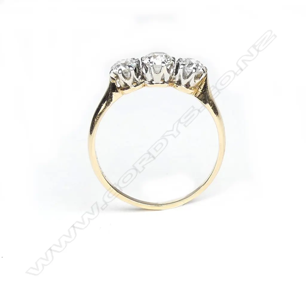 An 18ct gold and three stone diamond ring Image 1++