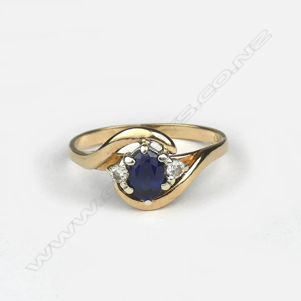 An estate 9ct. yellow gold Image 1++