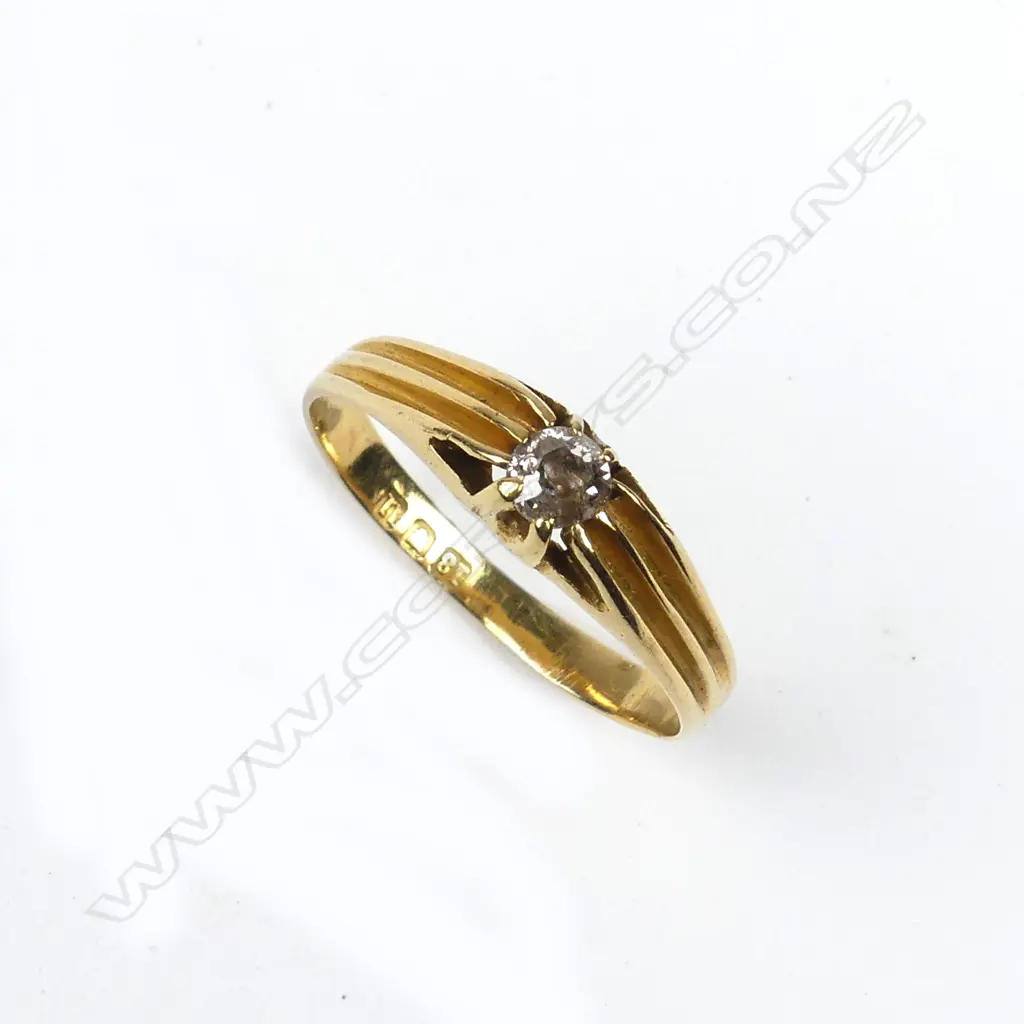 An early 20thC 18ct. yellow gold and solitaire diamond ring Image 1++