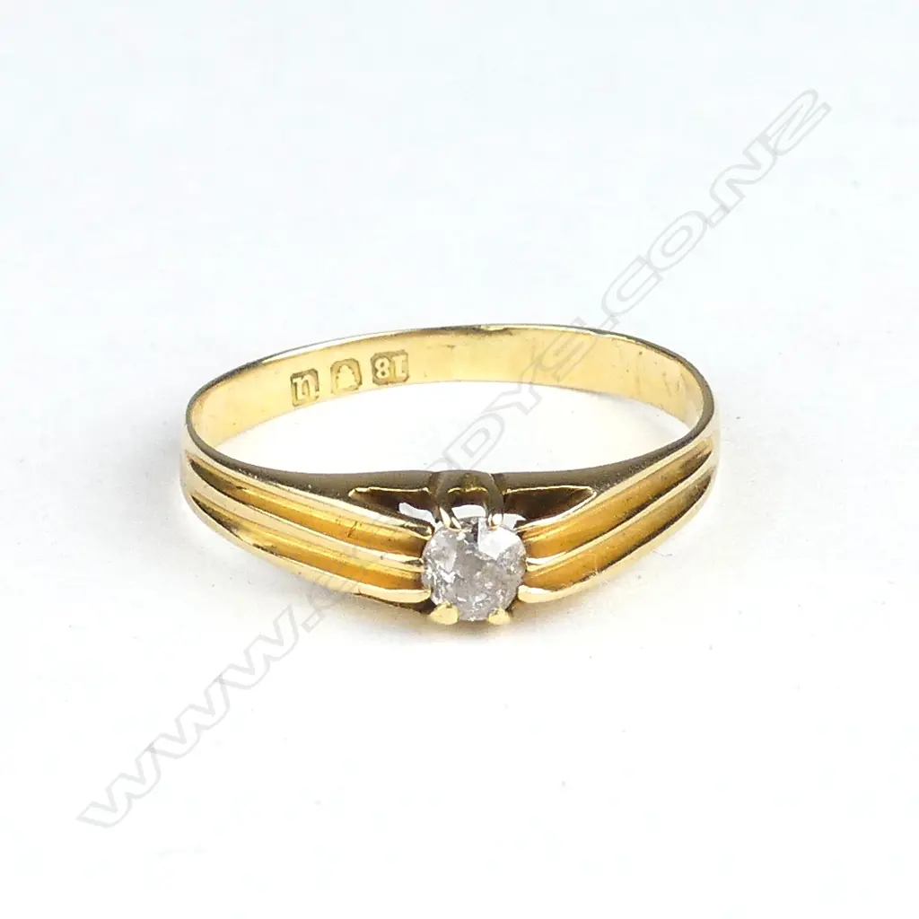An early 20thC 18ct. yellow gold and solitaire diamond ring Image 1++
