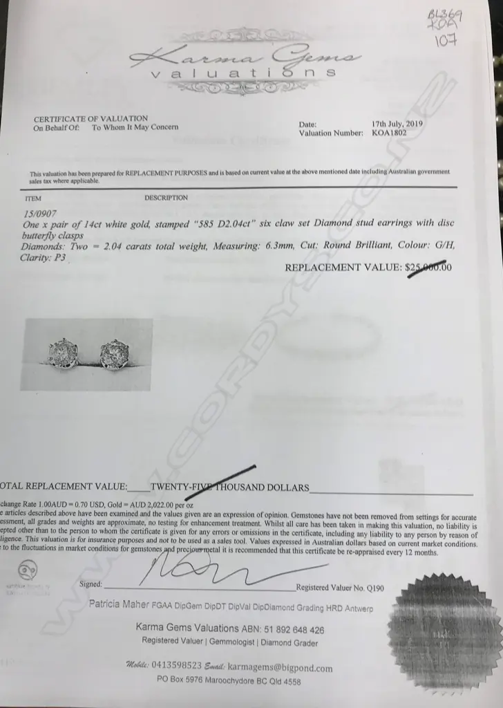 A pair of 14ct white gold and diamond stud earrings Image 1++