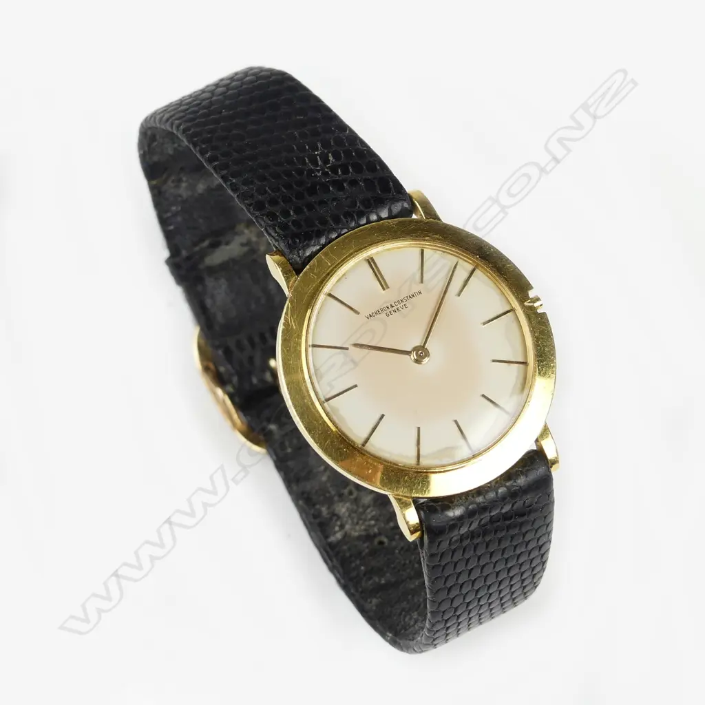 An 18ct gold cased Vacheron Constantin gent's ultra-slim wristwatch Image 1++