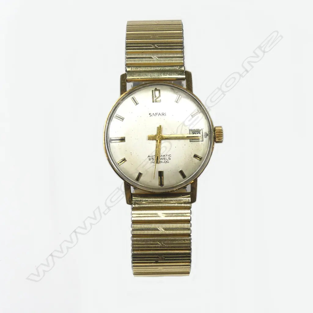 A Safari 14ct gold gent's wristwatch Image 1++