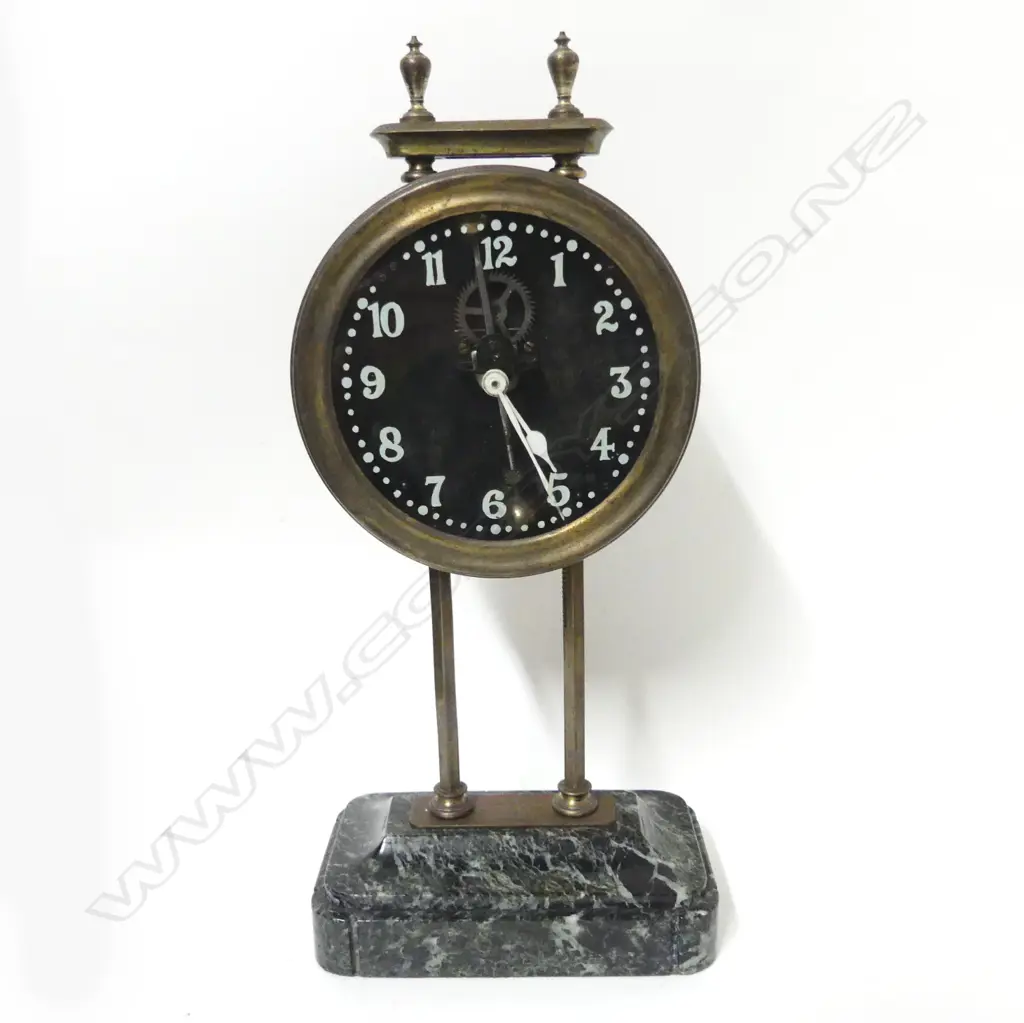 An unusual mantel clock Image 1++