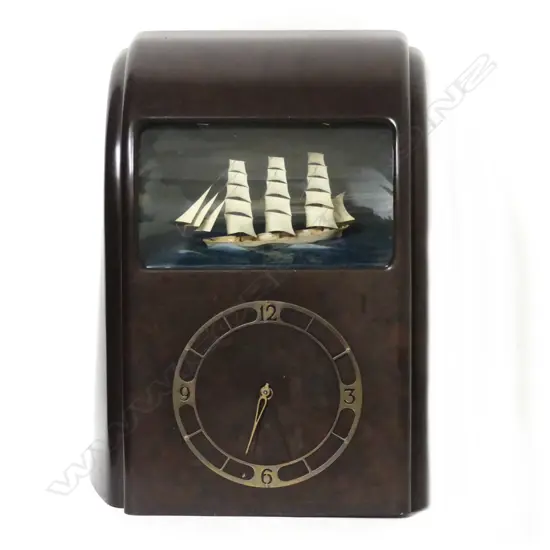 A Vitascope dioramic electric clock