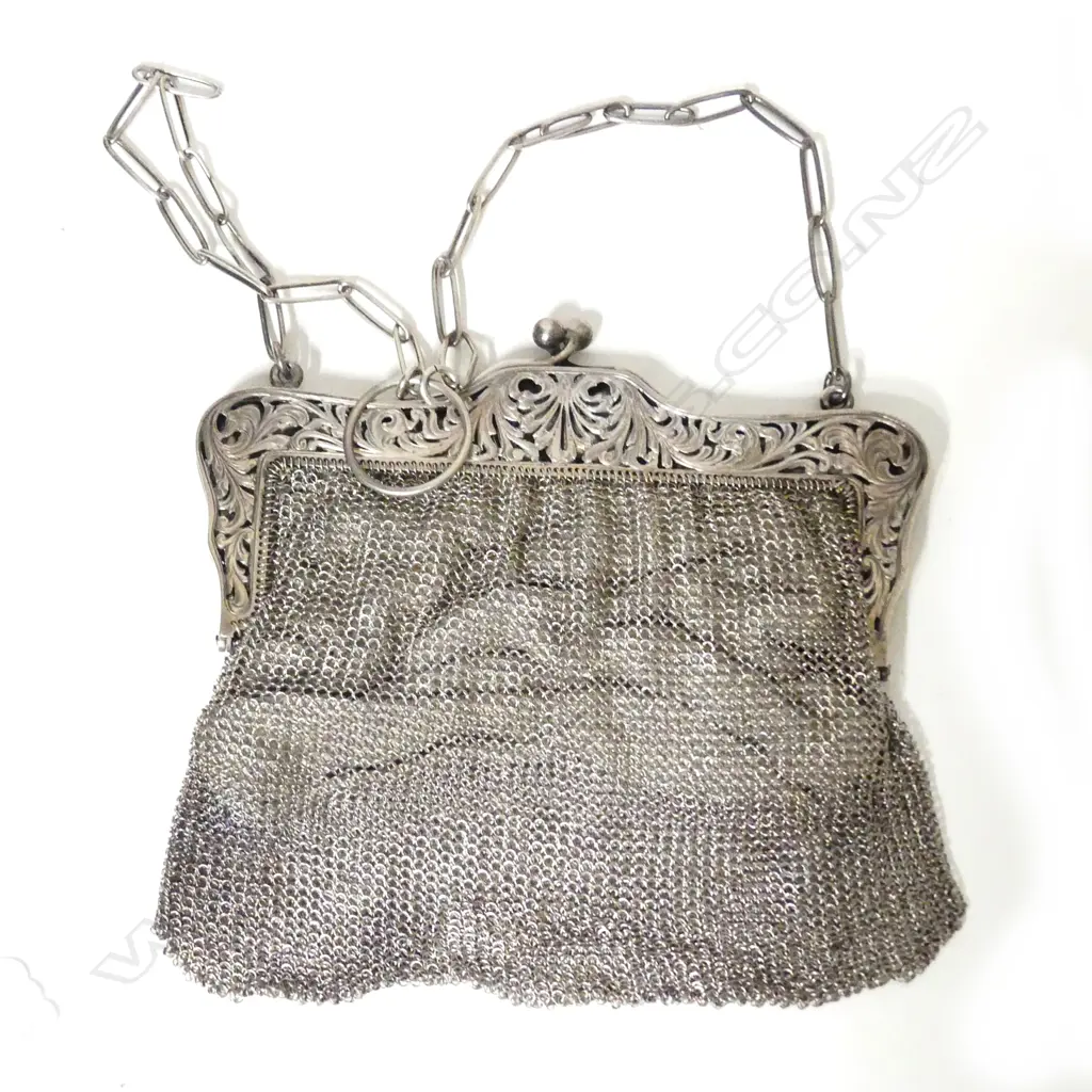 A Dutch silver mesh purse Image 1++