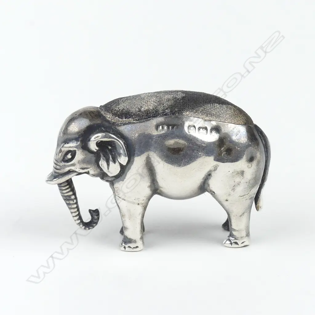 An Edwardian silver novelty elephant pin cushion Image 1++