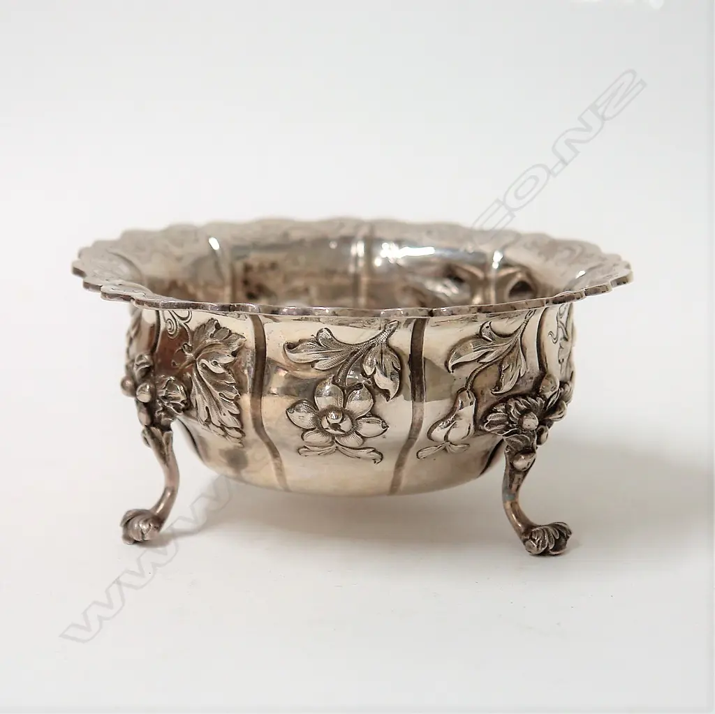A good early Victorian period silver circular bon-bon dish Image 1++