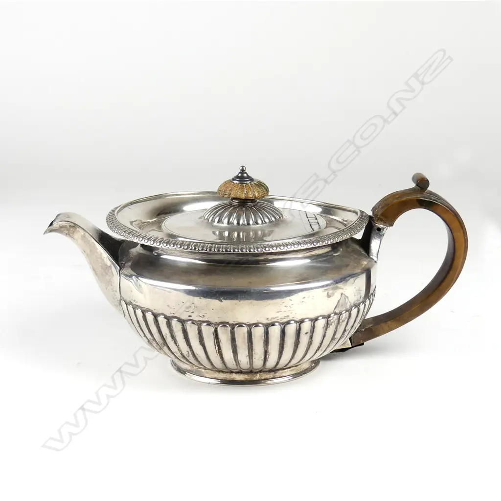 A George III silver teapot Image 1++