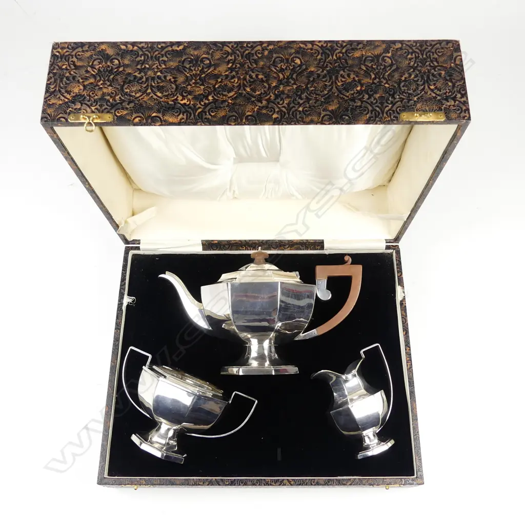 A silver Art Deco tea set Image 1++