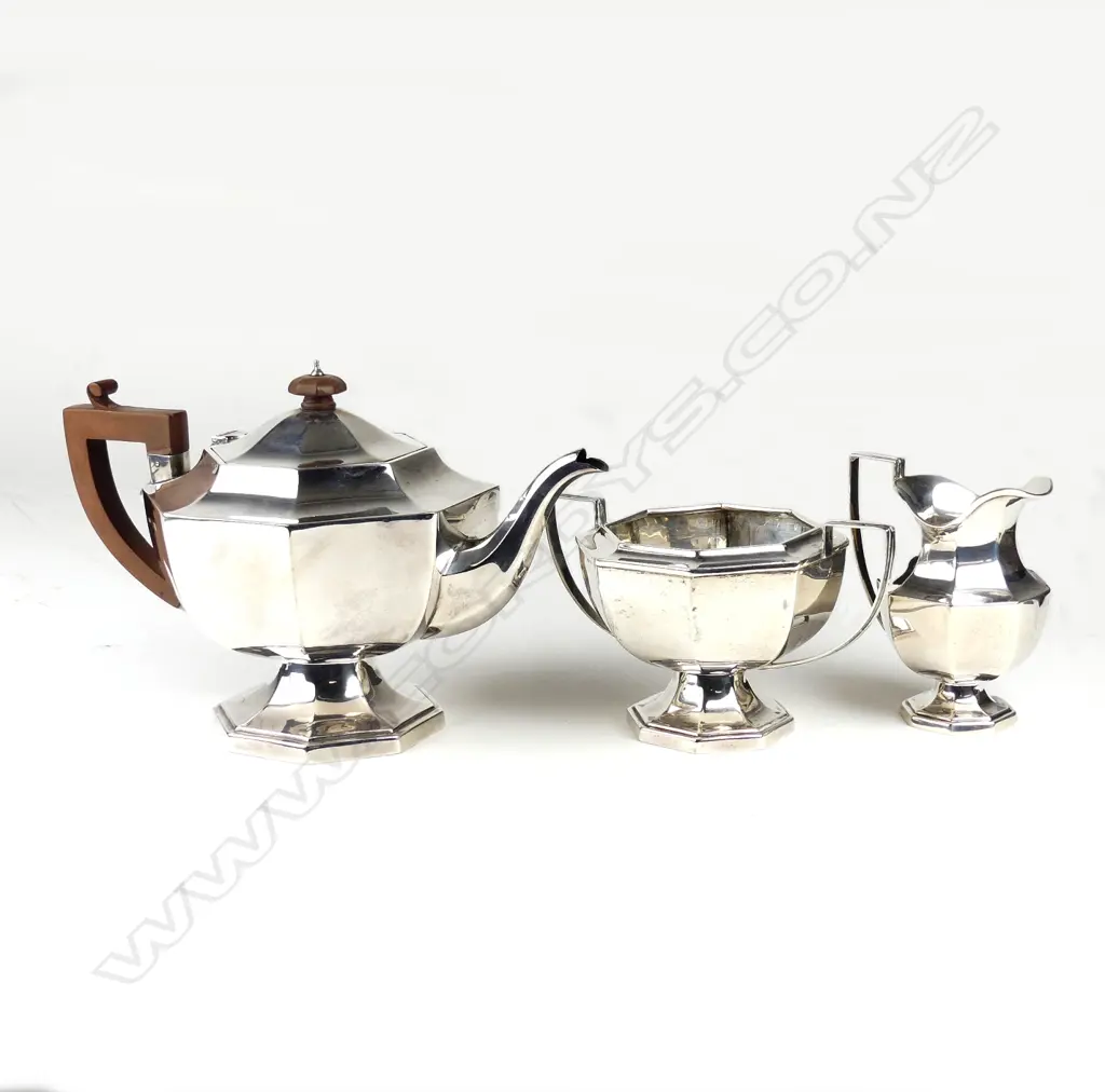 A silver Art Deco tea set Image 1++