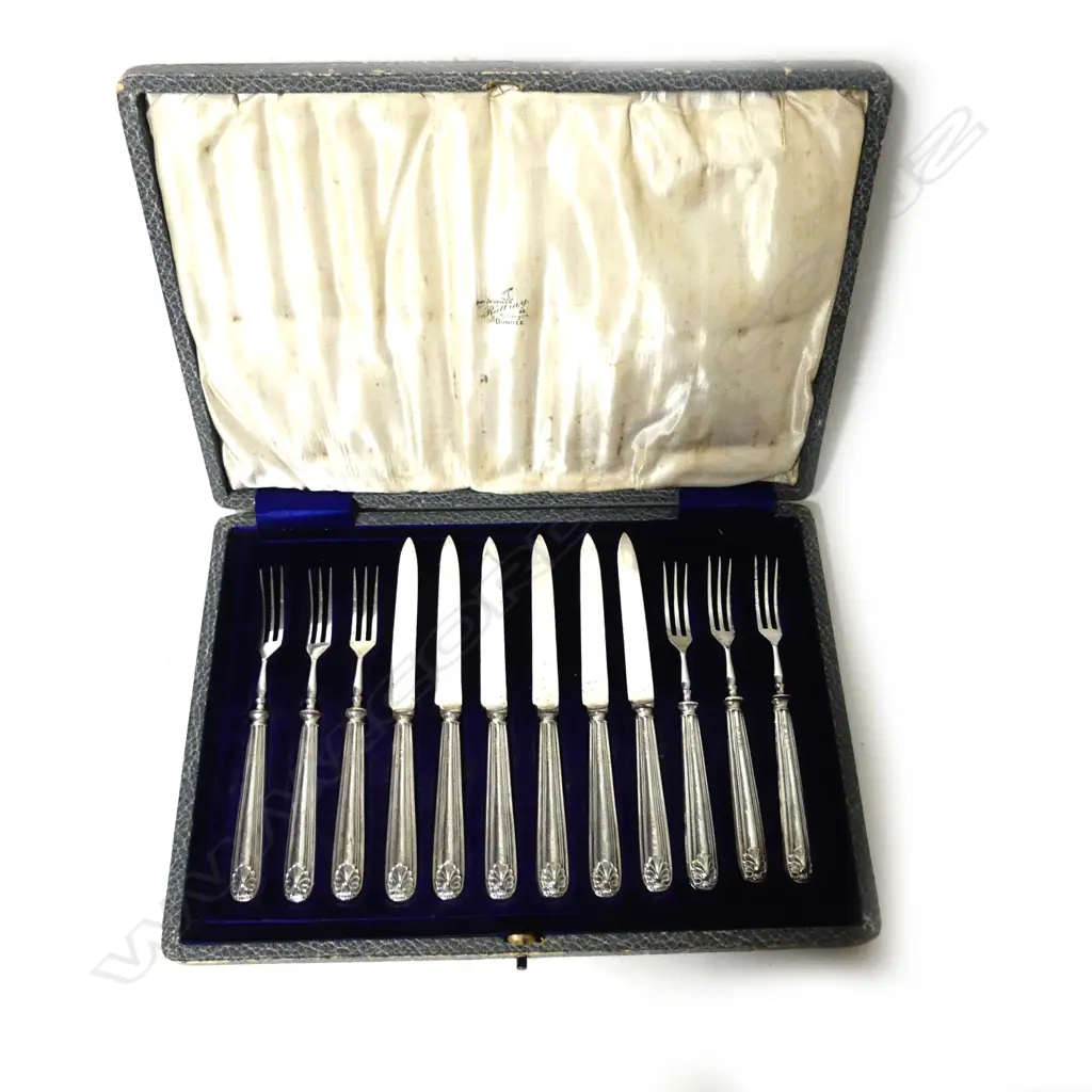 CASED STG SILVER FRUIT KNIVES Image 1++