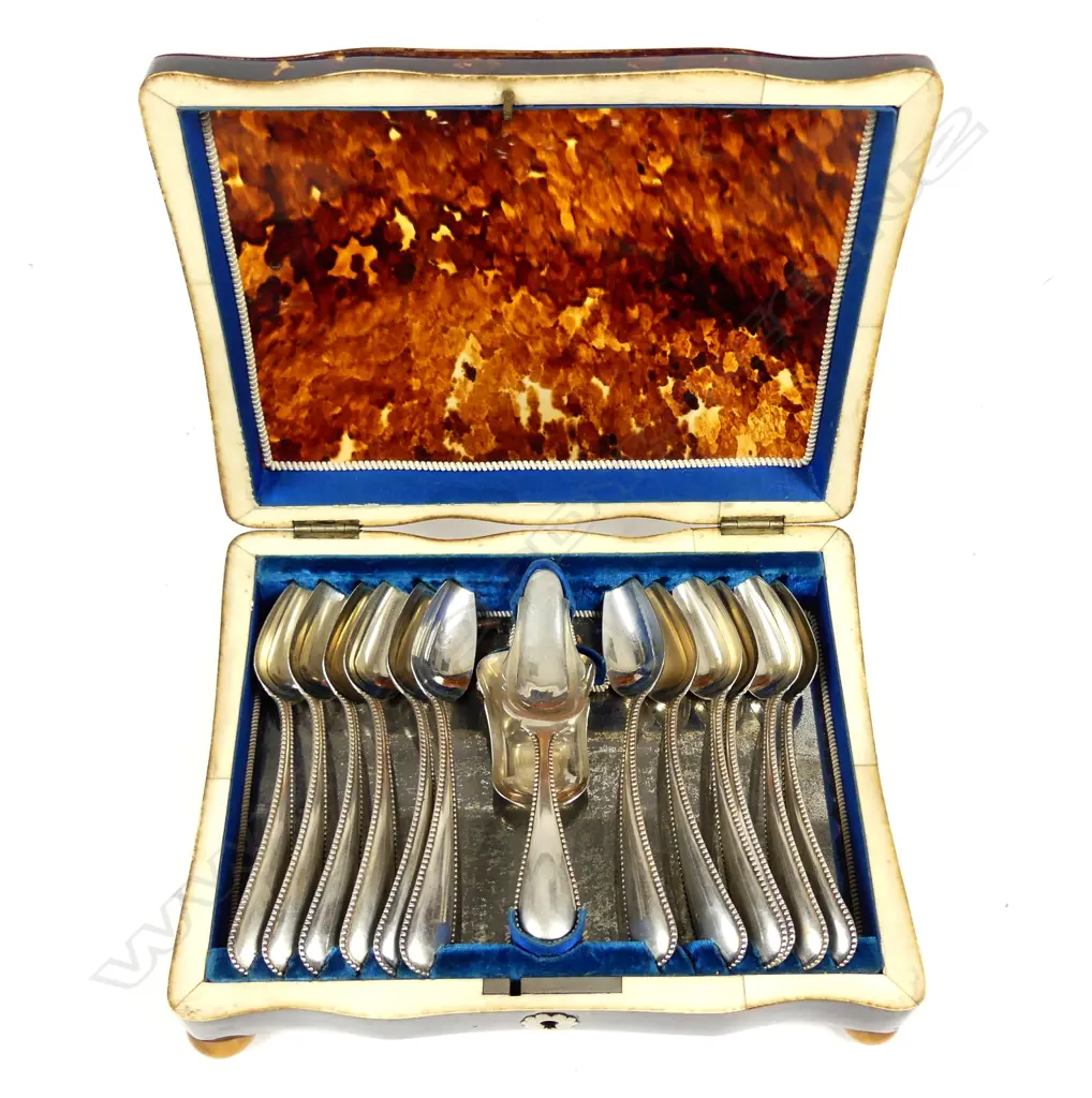 A cased set of twelve Dutch silver teaspoons Image 1++