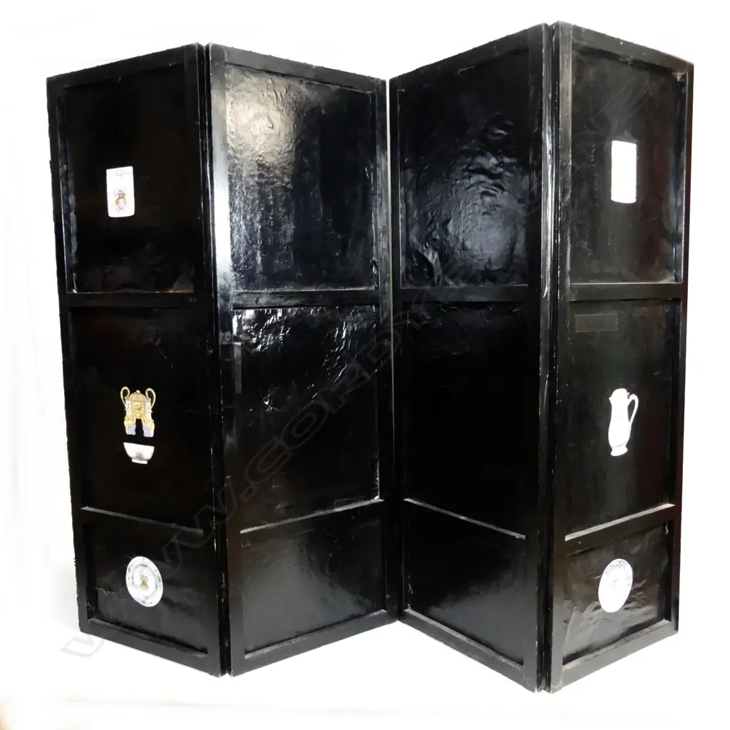 An early 1900s four fold leather screen Image 1++