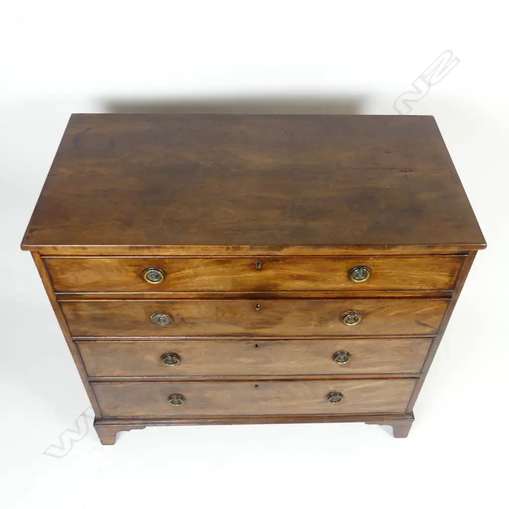 A Georgian mahogany flat front chest of four drawers Image 1++
