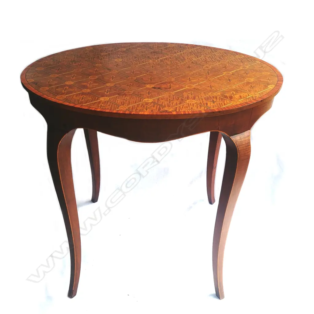 An early 1900s French occasional table Image 1++