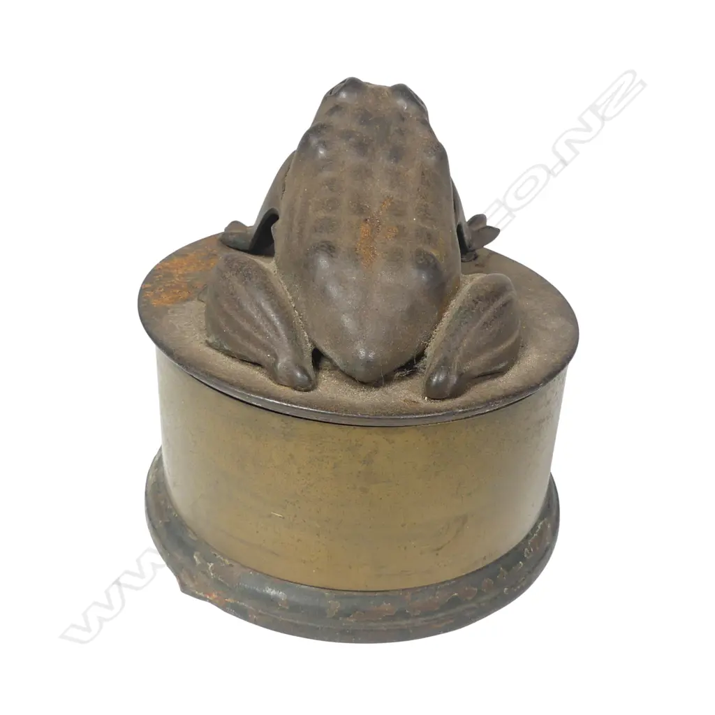 Late 19thC cast iron mechanical frog money bank, Image 1++