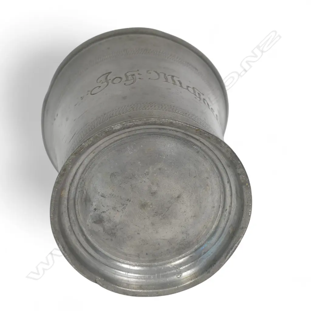 An 18thC European pewter tumbler, Image 1++