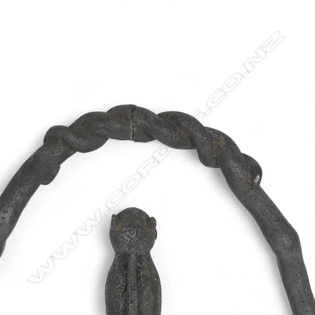 An early 20thC Bennin bronze ceremonial ewere, Image 1++