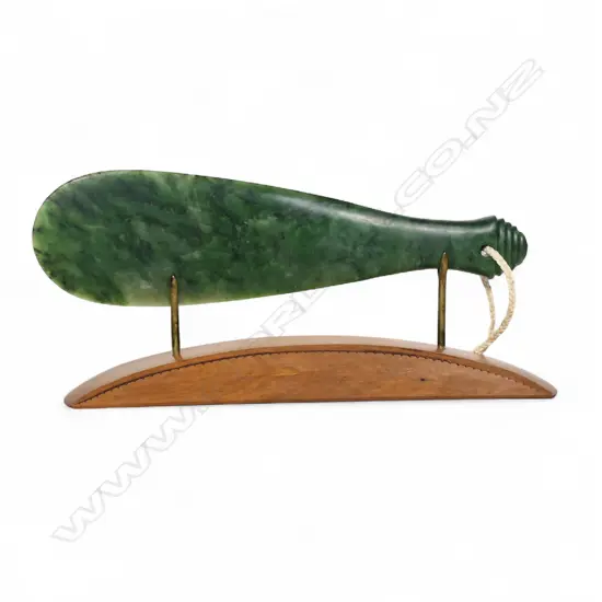 Paul Toa (Rotorua) mere pounamu (Kawakawa variety),