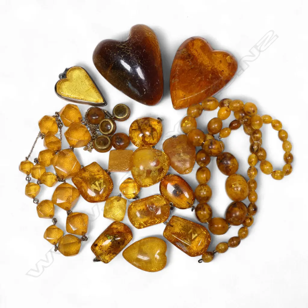A selection of vintage worked kauri gum pieces, Image 1++