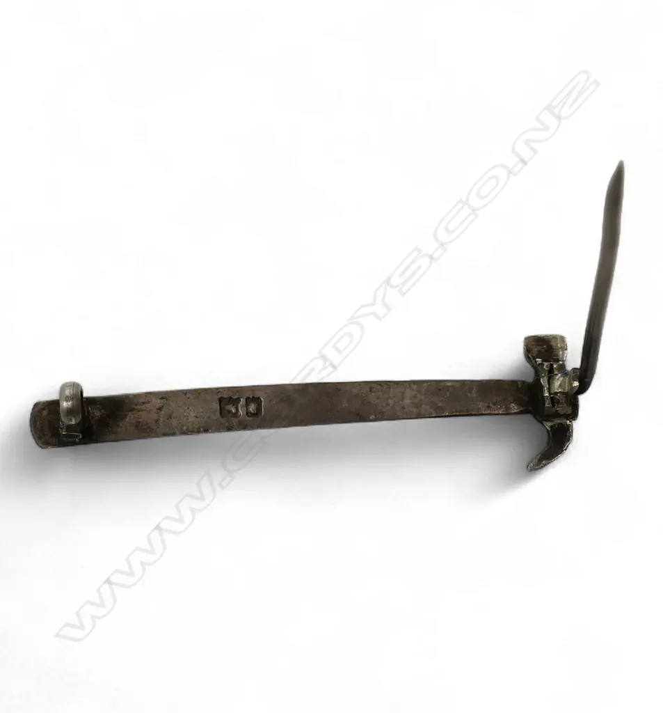 A silver brooch in the shape of a toffee or coke hammer with the inscription 'Votes for Women', Image 1++