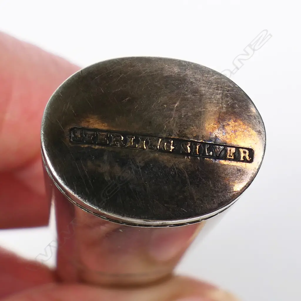 An Adolph Kohn (Auckland NZ) silver miniature golf bag, Image 1++