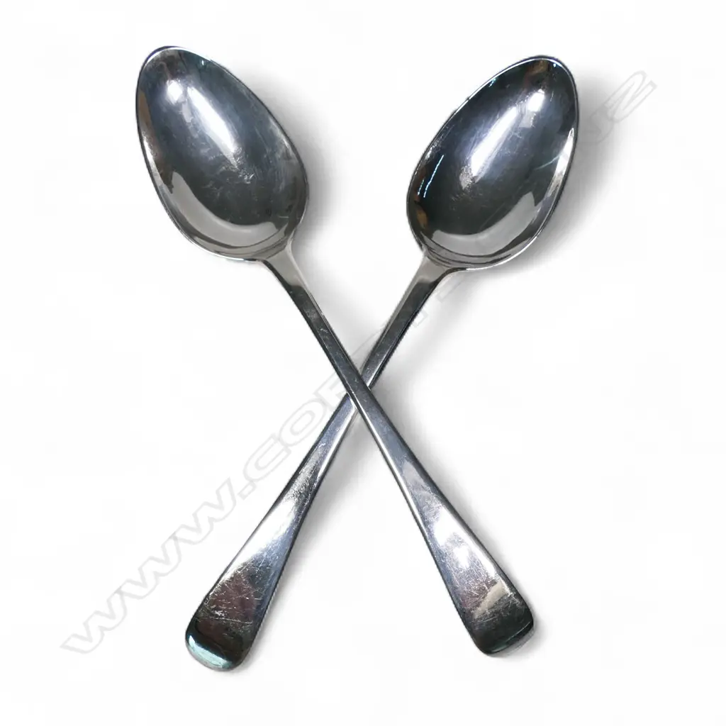 A pair of George III silver table spoons, Image 1++