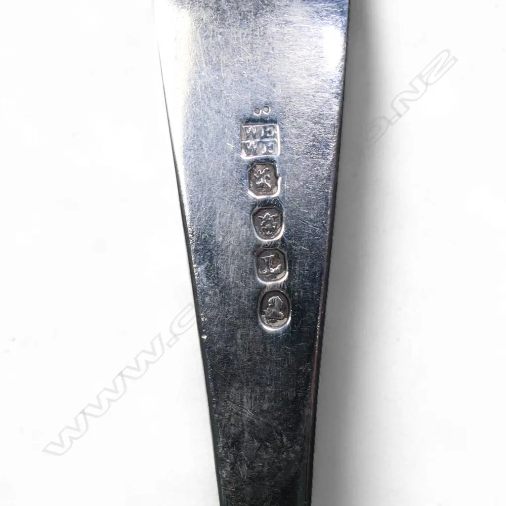 A pair of George III silver table spoons, Image 1++