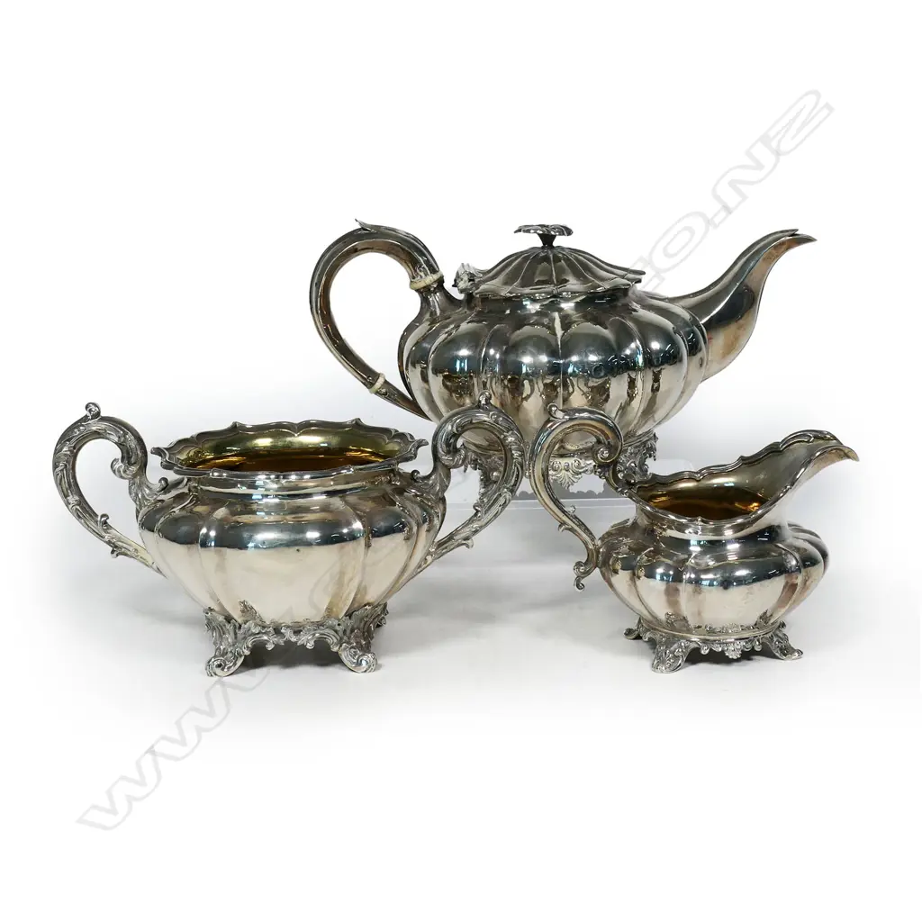 A composite William IV and Victorian silver three piece tea set, Image 1++