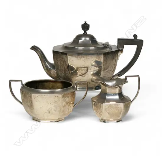 An Edwardian silver three piece tea service,