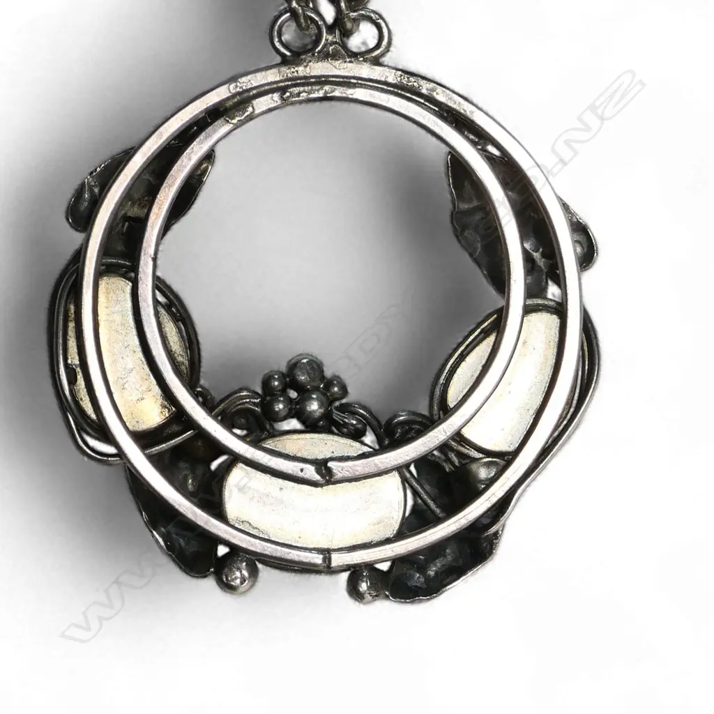 An attributed Elsie Reeve (New Zealand 1885-1927) Arts & Crafts silver chalcedony and blister pearl necklace, Image 1++